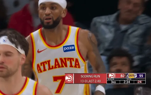 亚历山大-沃克底角三分投进，老鹰打出13-0追至17分